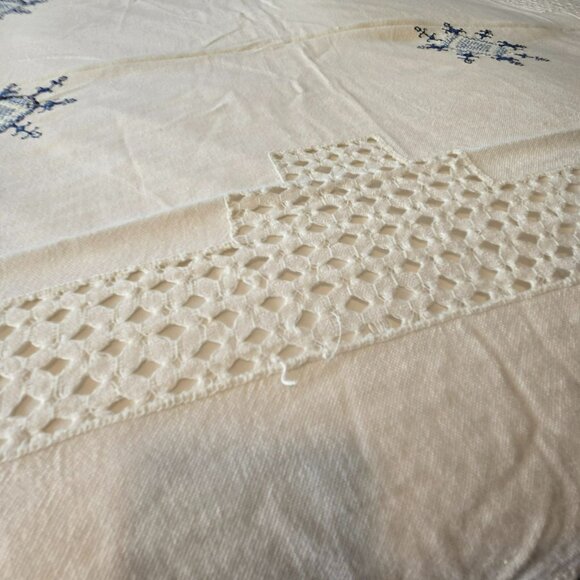 VTG White Cotton Tablecloth Blue Snowflake Embroidery Crochet Open Work 80x56 - Picture 8 of 16